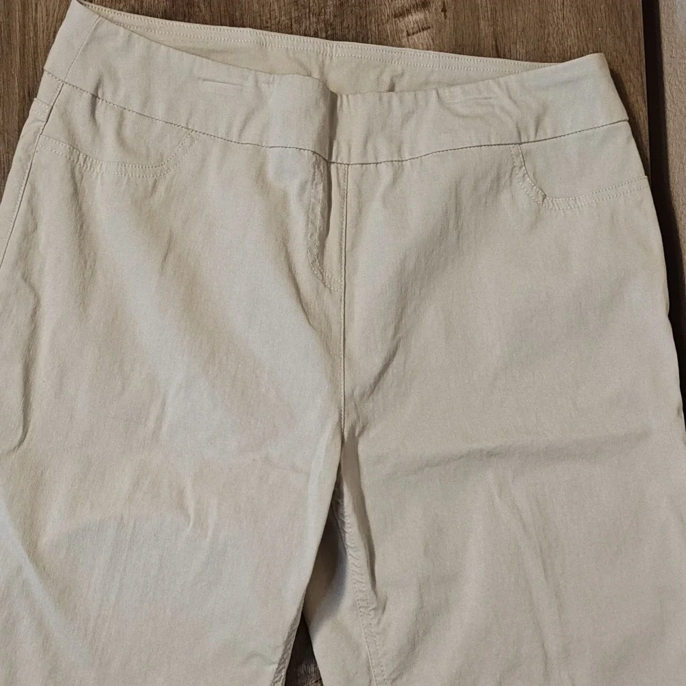 Soft Surroundings Bermuda Shorts Women 10 Khaki Tan Pull On Tummy Control Cuffed